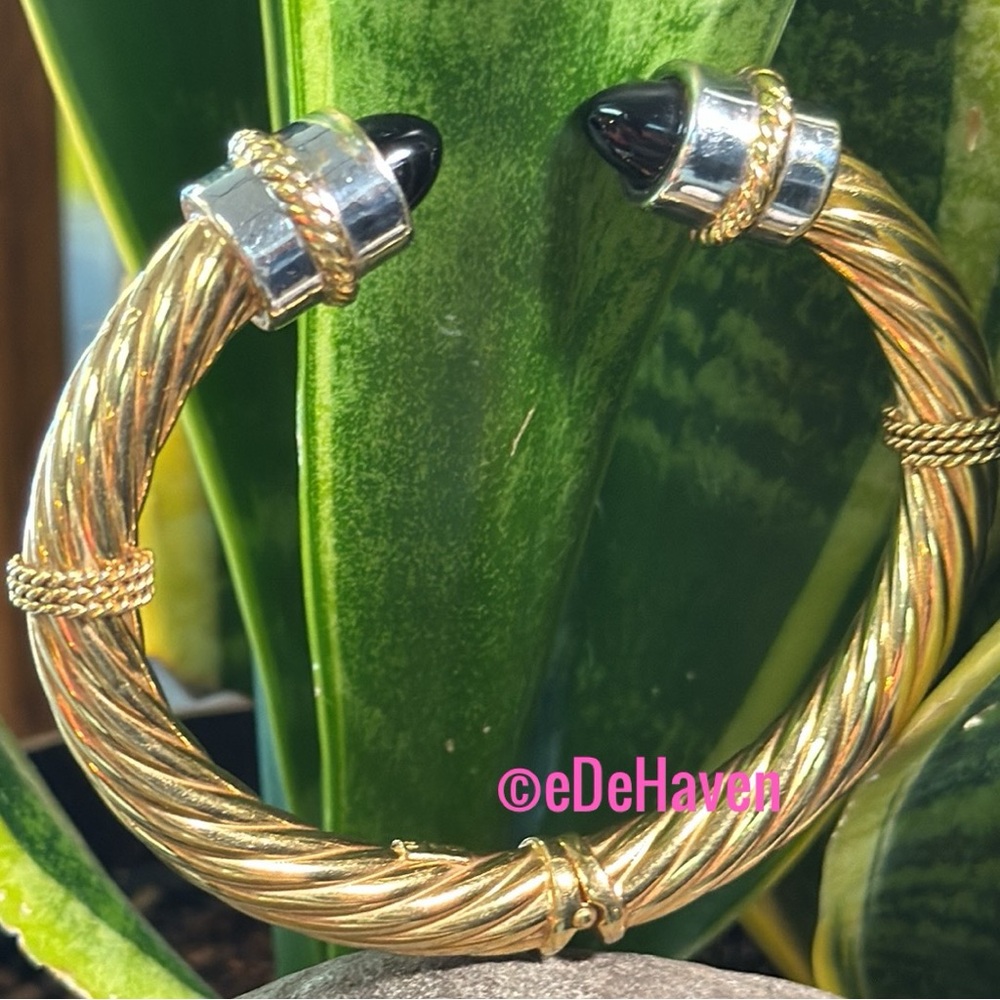 14k Deisgner twisted gold Onyx hinged cuff bangle